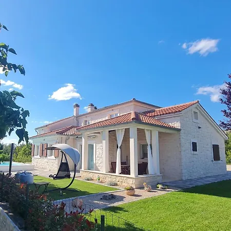Family Friendly House With A Swimming Pool By Sibenik - Kod Sibenika, Sibenik - 24950 בית נופש *