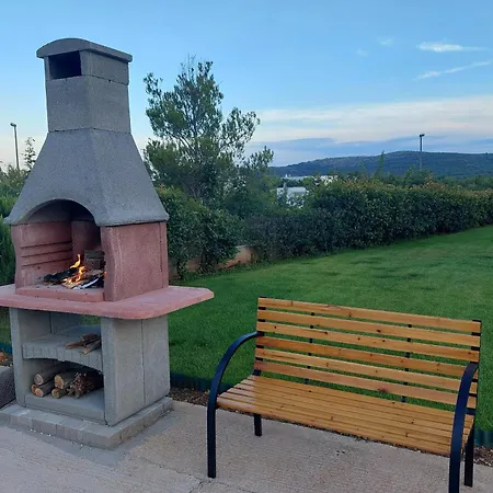 Family Friendly House With A Swimming Pool By Sibenik - Kod Sibenika, Sibenik - 24950 Holiday home Dubrava (Sibenik-Knin)