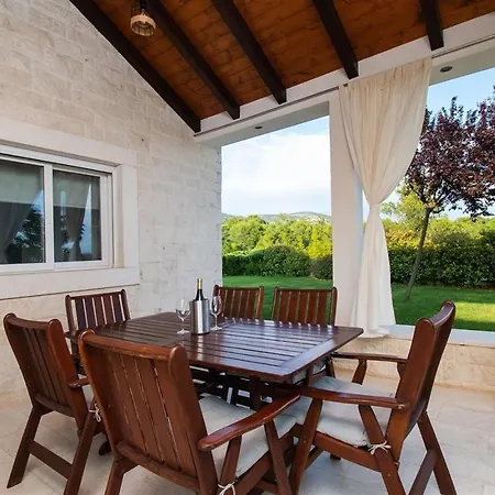 Family Friendly House With A Swimming Pool By Sibenik - Kod Sibenika, Sibenik - 24950 Holiday home Dubrava (Sibenik-Knin)